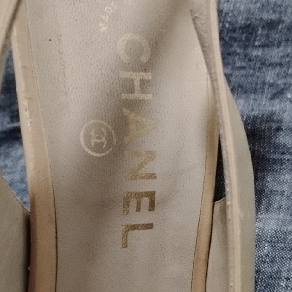 CHANEL Women's Beige Gold Vintage Slingbacks Heels 40 9 - Picture 1 of 11